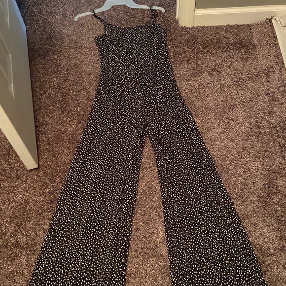 Forever 21 Pants - 🌟 Forever 21 black and white jumper 🌟